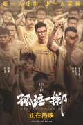 被一再蹂躏折磨后变成一个异国街头的疯女人