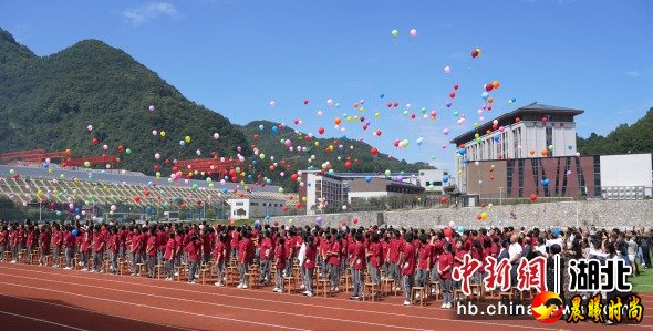 9月1日，天问高中部五峰长乐坪校区迎来了首批学生。