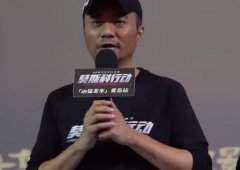 都会设计一个形象完美却又性格偏执