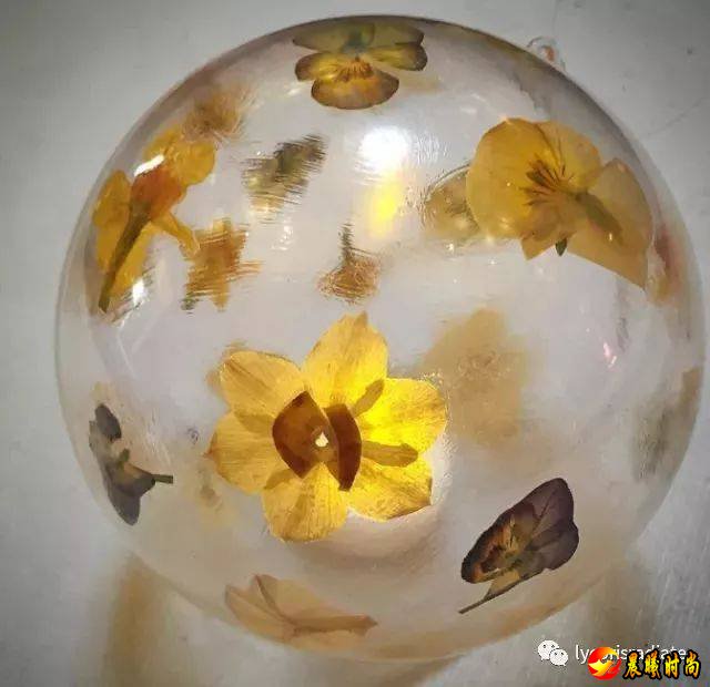 2019流行色趋势，明年穿什么颜色才够时髦？(图23)