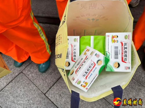 白云山和黄中药 “夏季送清凉”，关爱桂平环卫工