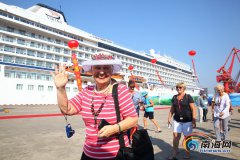 维京邮轮“猎户座号”抵达海口 近千名欧美游客
