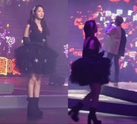  孟美岐演唱会穿鞋了 新浪娱乐讯 偶像女团“火箭少女”23日晚在北京开唱