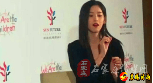 刘强东事后首发声：个人正面临四件事！奶茶妹妹协同出席却一改清纯，深V、浓妆艳抹性感...(二)