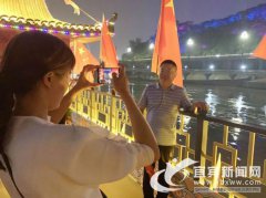 宜宾三江游船成热门“打卡地” 吸引上千游客体验