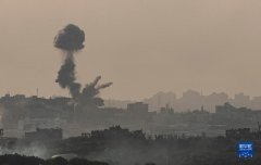 加沙地带北部区域被以军袭击后升起浓烟